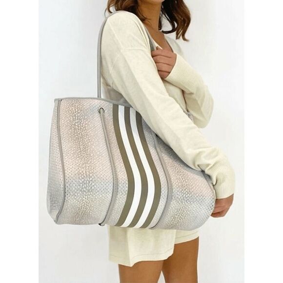 Fawn Neoprene Tote with matching wristlet, NWT, Trendy, lightweight & Durable - Picture 1 of 7